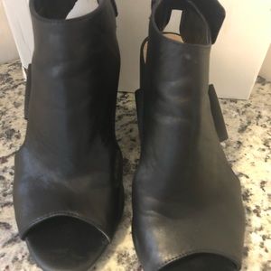 Giani Bini peep toed platform heels